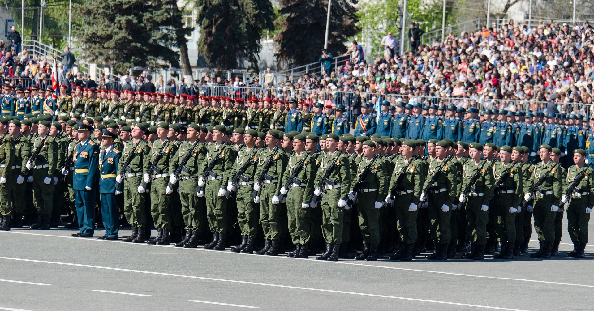 Җиңү парадын телевизордан гына карыйбыз