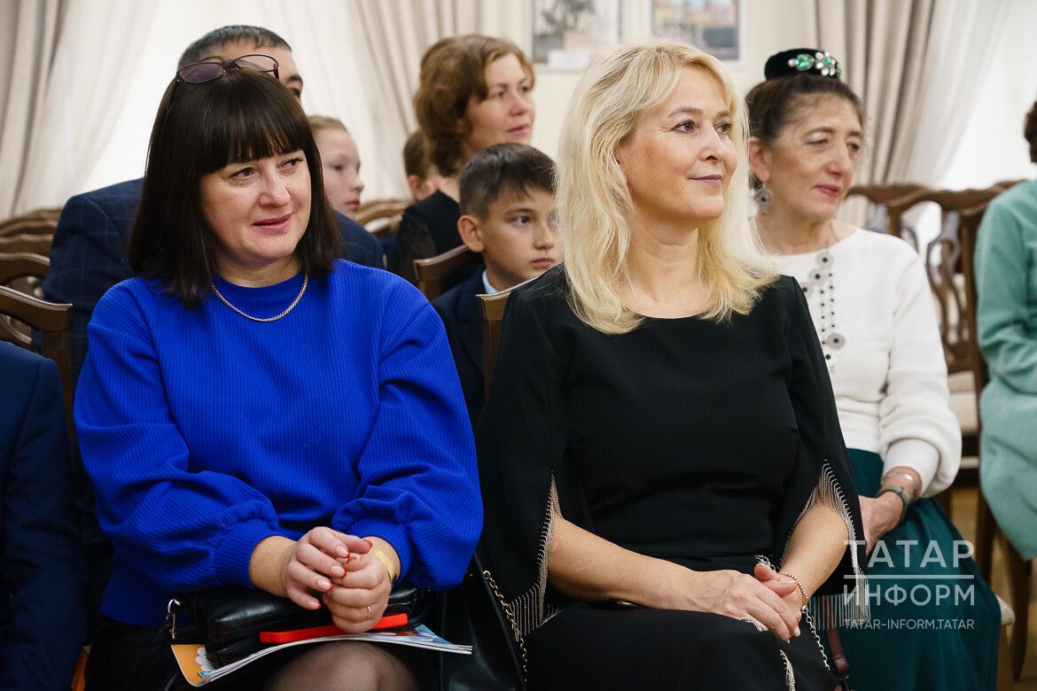 «Алтын куллы мөгаллим» бәйгесе җиңүчеләрен котладык