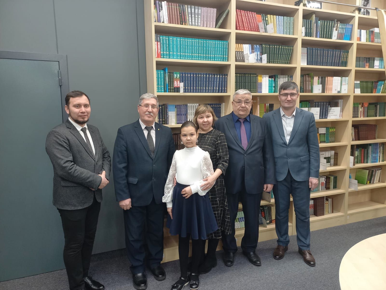 «Ихлас» балалар мультимедиа мәктәбенең чыгарылыш укучыларын бүләкләү