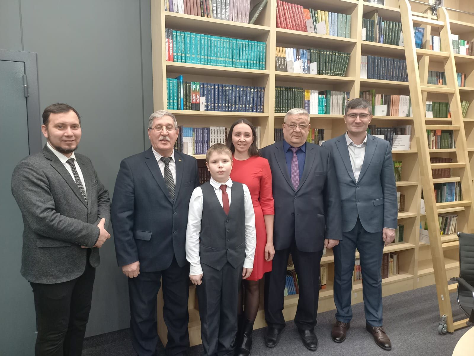 «Ихлас» балалар мультимедиа мәктәбенең чыгарылыш укучыларын бүләкләү