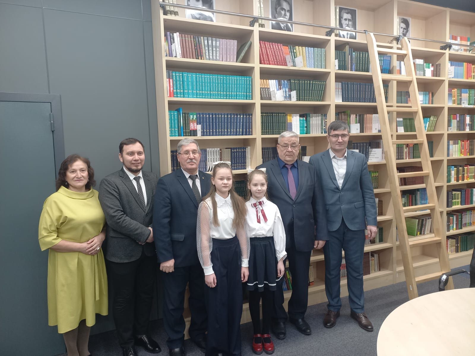 «Ихлас» балалар мультимедиа мәктәбенең чыгарылыш укучыларын бүләкләү
