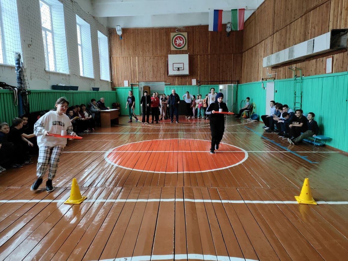 Мәктәп гөр килеп торды